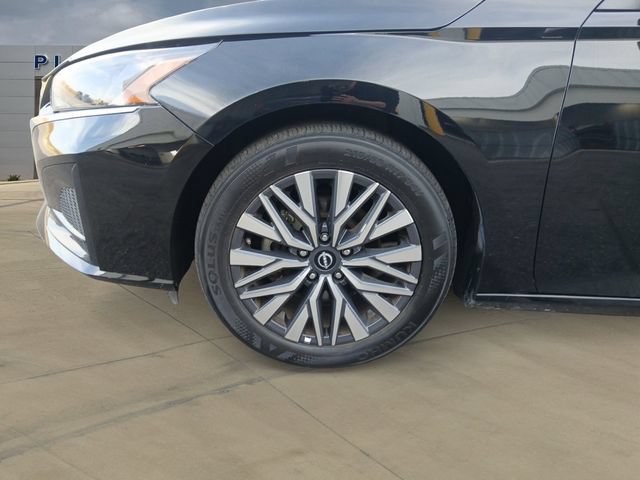 Used 2025 Nissan Altima 2.5 SV FWD image 14