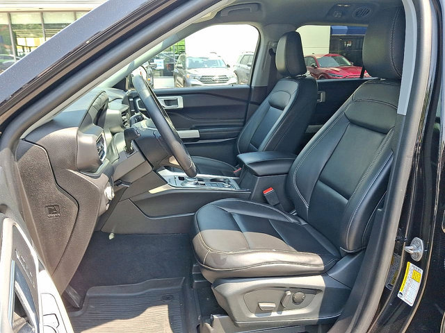 Certified 2022 Ford Explorer XLT w/ Equipment Group 202A image 11