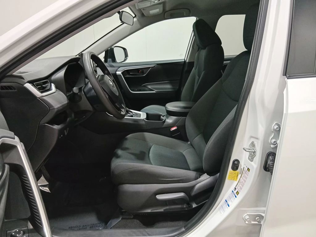 Used 2022 Toyota RAV4 LE AWD/4WD image 16