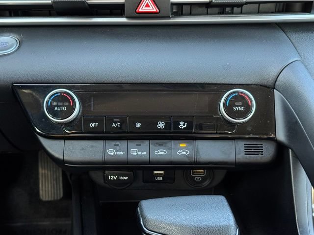 Used 2023 Hyundai Elantra SEL w/ Preferred Accessory Package FWD image 12
