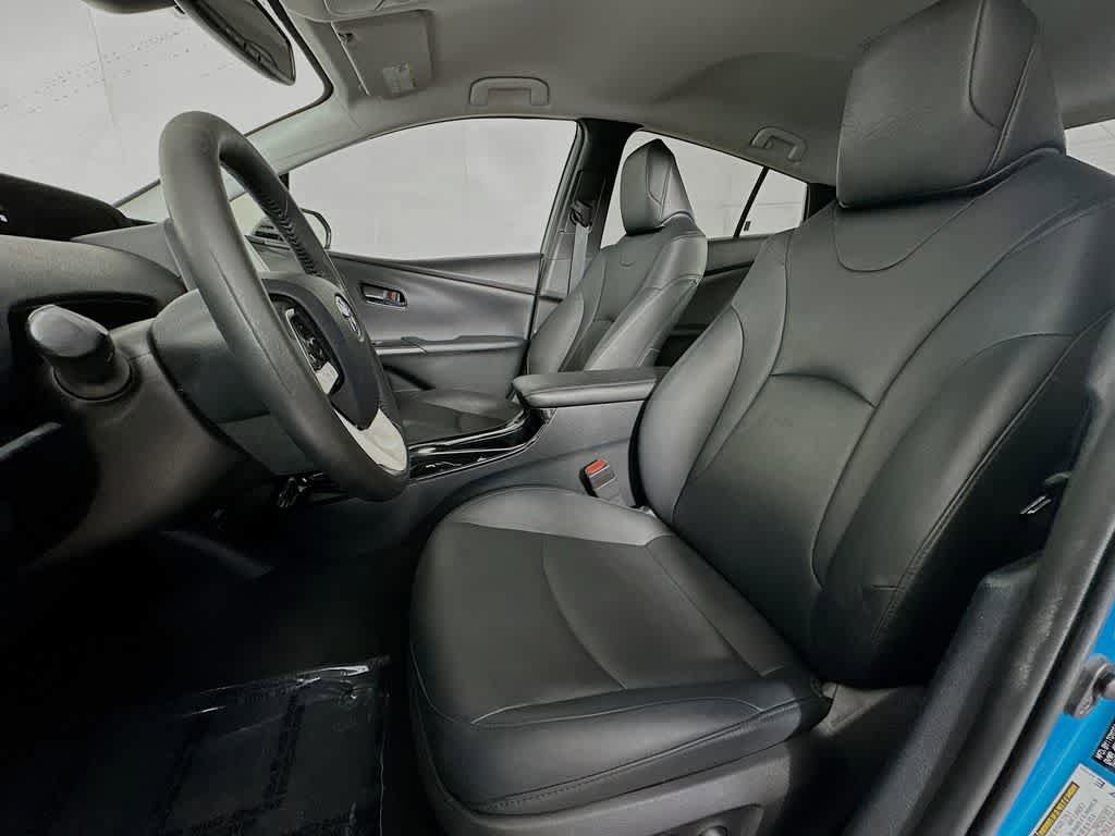 Used 2018 Toyota Prius Prime Advanced w/ Carpet Mat Package FWD image 12