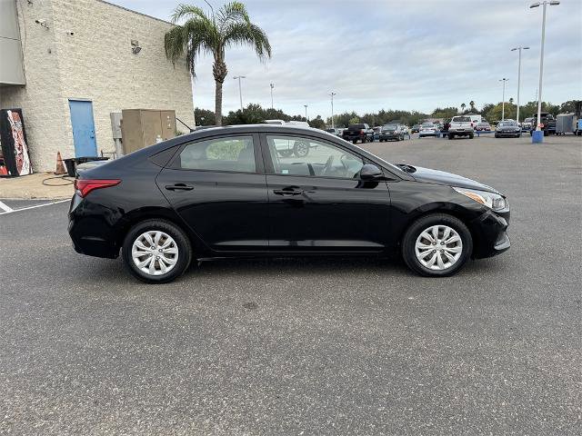 Used 2021 Hyundai Accent SE image 2