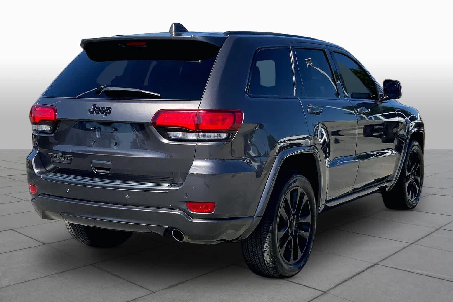 Used 2019 Jeep Grand Cherokee Altitude RWD image 13
