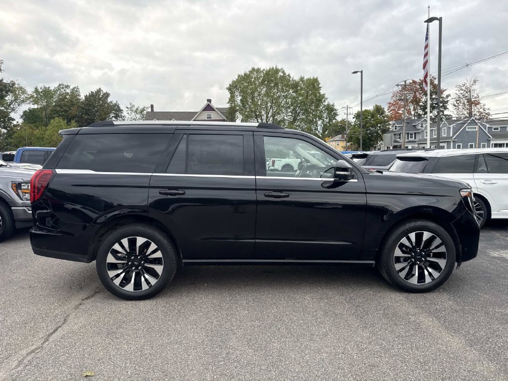 Certified 2025 Ford Expedition Platinum w/ Driver's Package AWD/4WD image 8