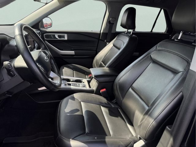 Certified 2018 Ford Explorer XLT w/ Equipment Group 202A AWD/4WD image 16