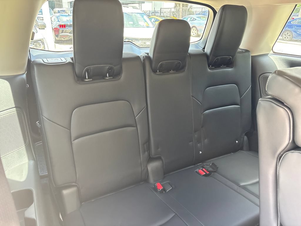 Used 2024 Nissan Pathfinder Platinum w/ Black Appearance Package FWD image 32