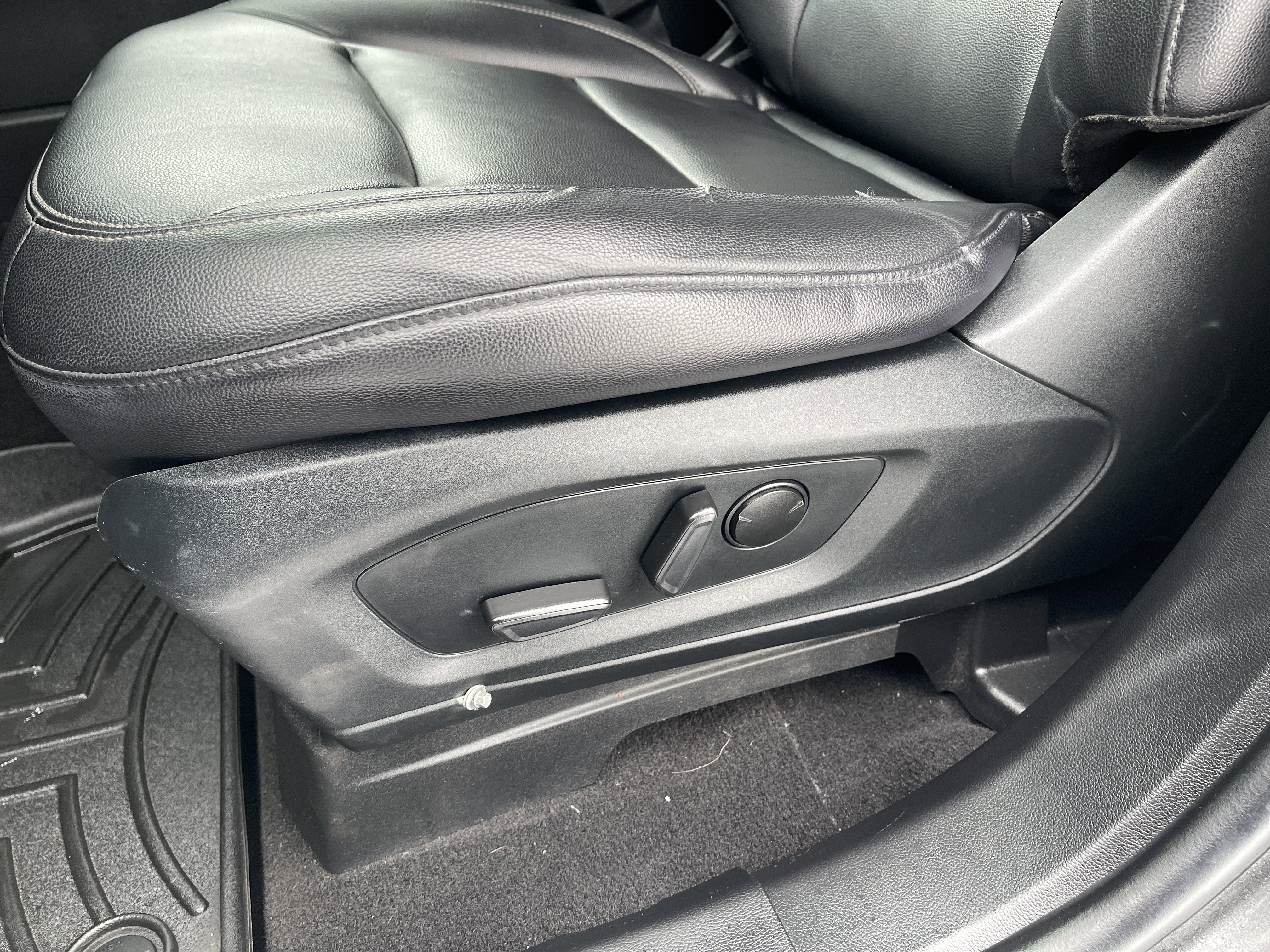 Certified 2020 Ford Explorer XLT w/ Equipment Group 202A image 14