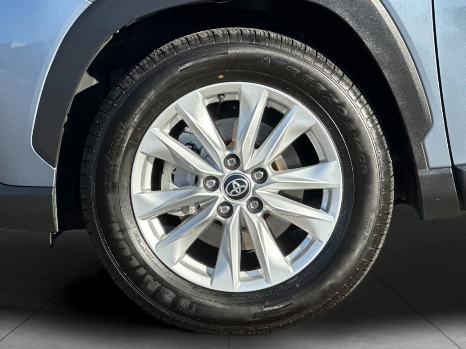 Used 2022 Toyota Corolla Cross LE image 24