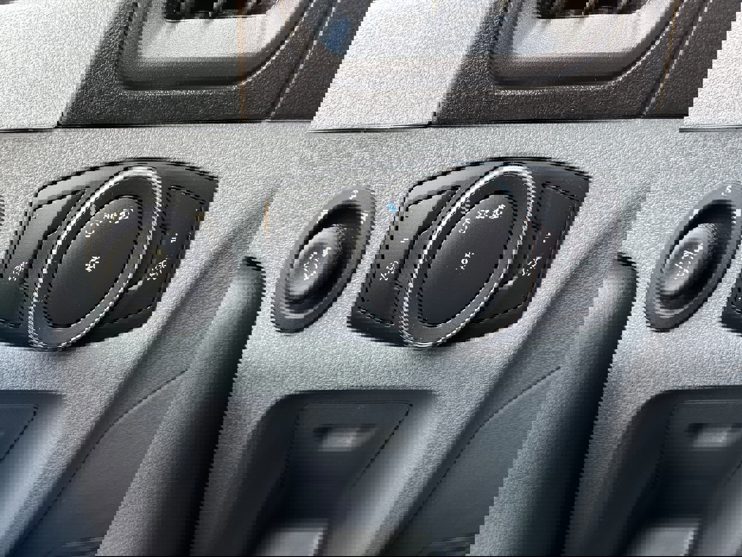 Certified 2019 Ford Transit 250 130 Low Roof w/ Exterior Upgrade Package image 22