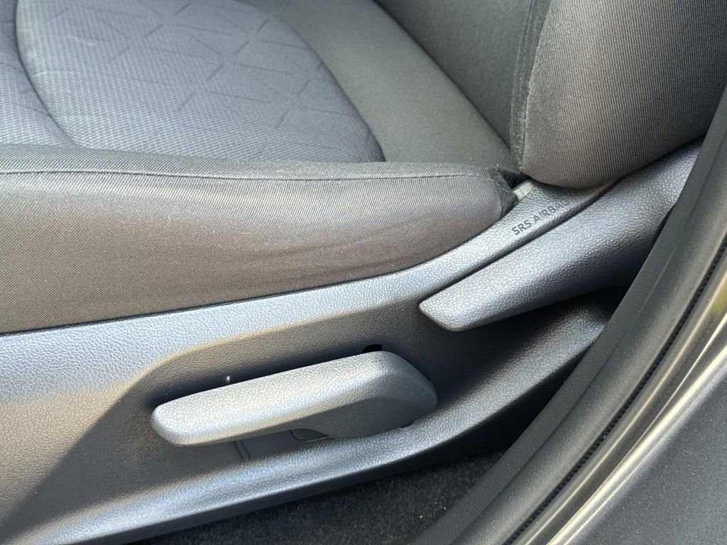 Used 2019 Toyota RAV4 XLE FWD image 21