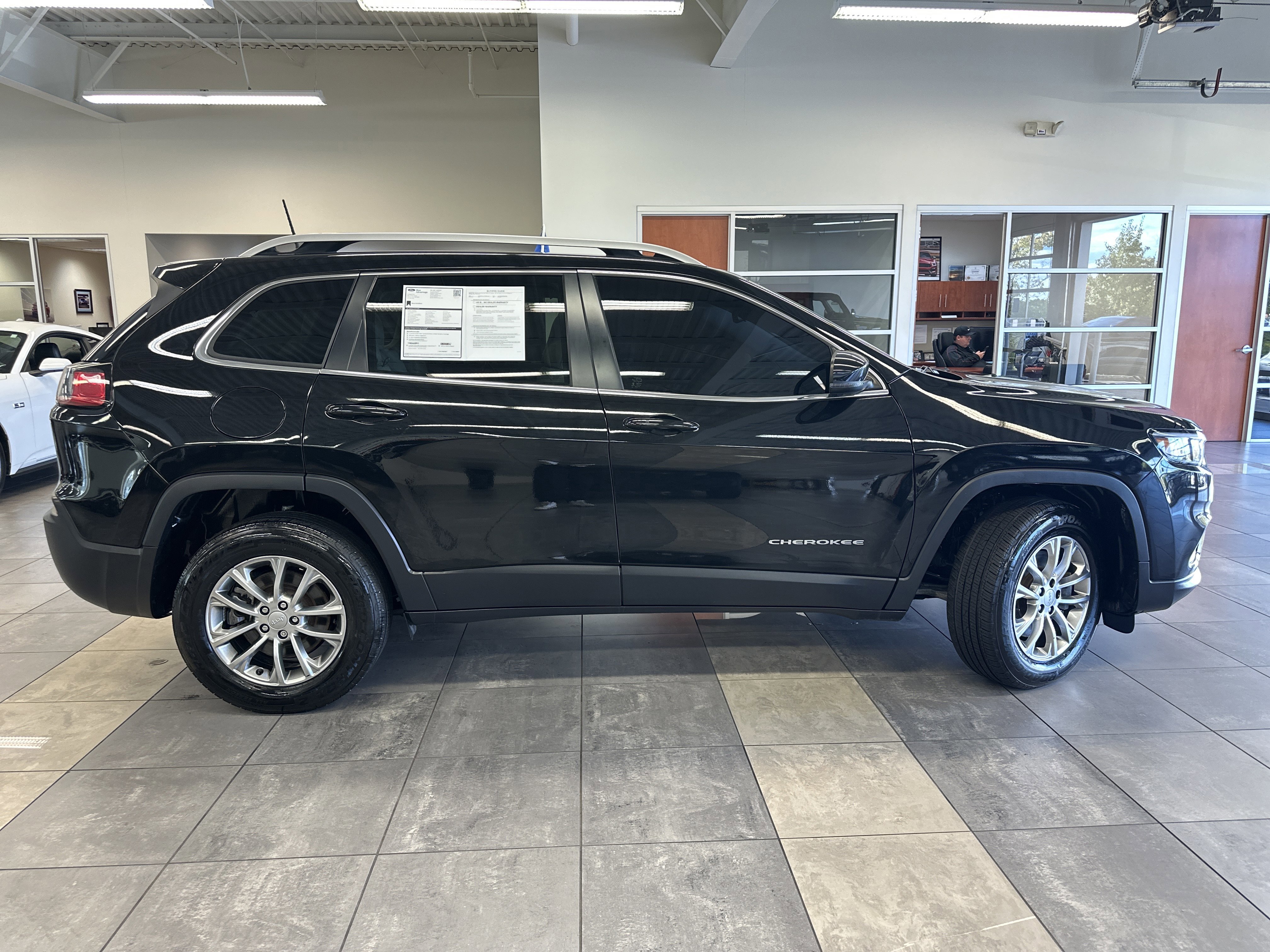 Used 2021 Jeep Cherokee Latitude Lux image 6