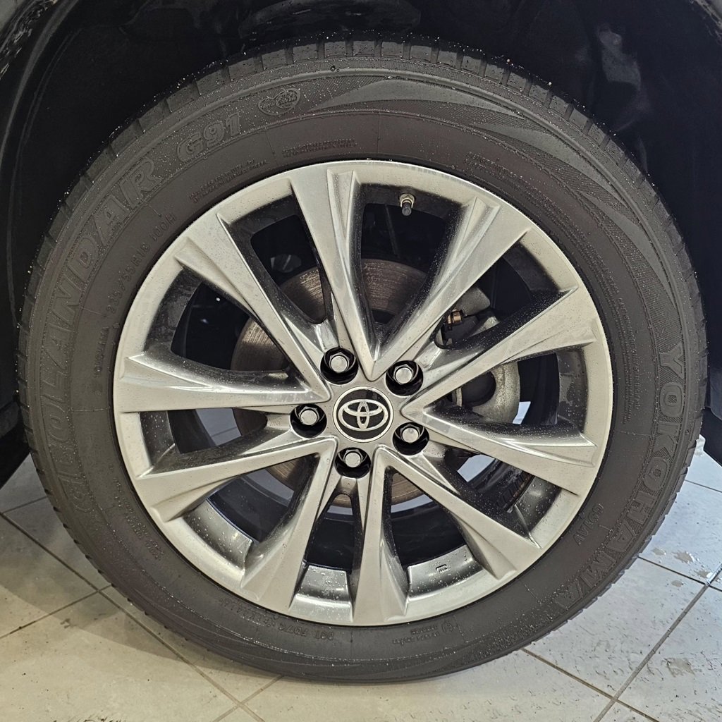 Used 2017 Toyota RAV4 Limited image 9