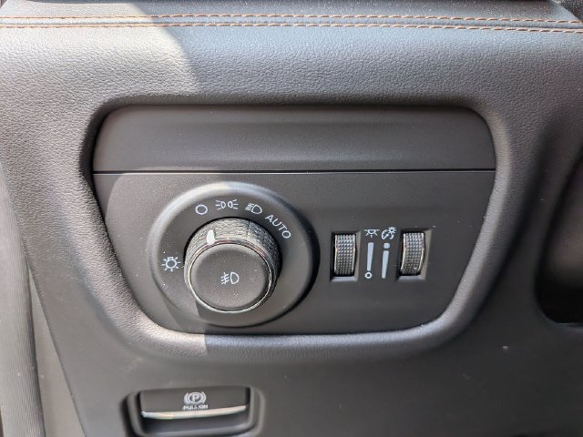 Used 2025 Jeep Grand Cherokee L Summit AWD/4WD image 16