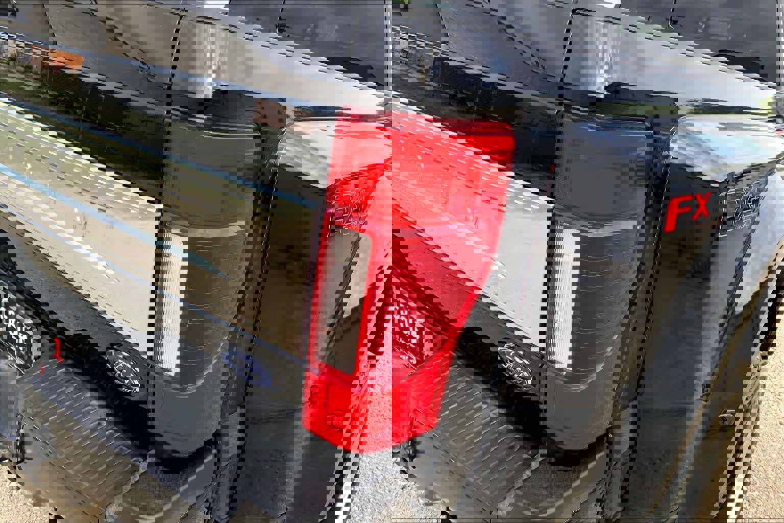 Certified 2022 Ford F450 Platinum w/ FX4 Off-Road Package image 25