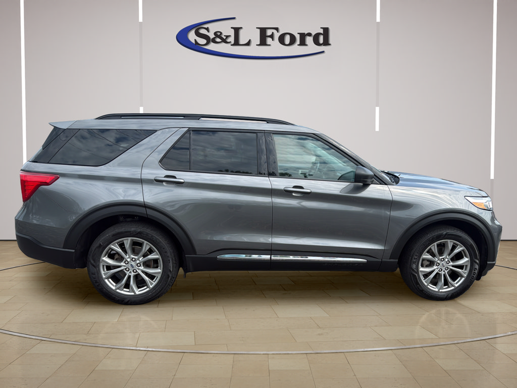 Certified 2023 Ford Explorer XLT w/ Equipment Group 202A AWD/4WD image 9