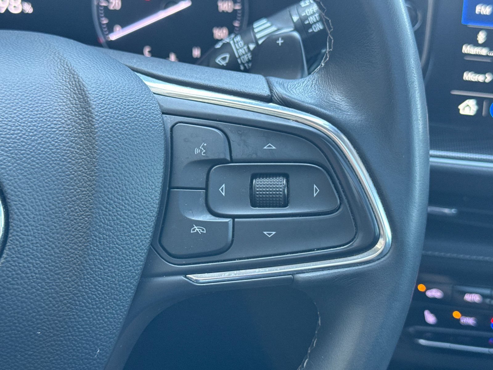 Used 2022 Buick Envision Essence w/ Sport Touring Package FWD image 29