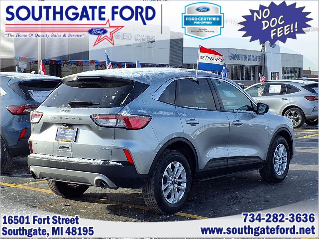Certified 2022 Ford Escape SE w/ Cold Weather Package image 3