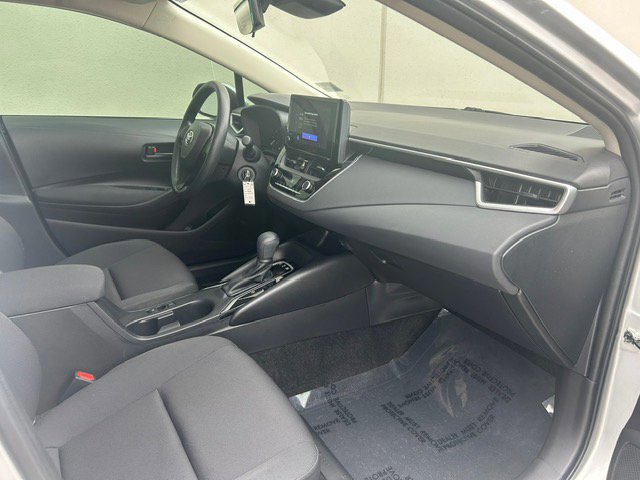 Used 2025 Toyota Corolla LE FWD image 9
