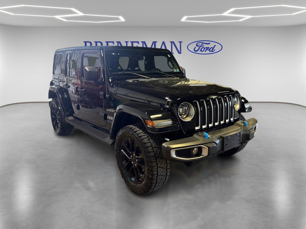 Used 2022 Jeep Wrangler Unlimited Sahara w/ Cold Weather Group AWD/4WD image 3