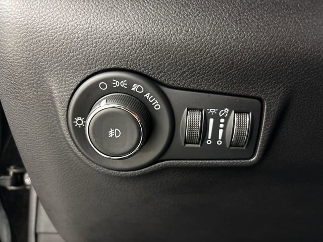Used 2022 Jeep Compass Latitude FWD image 22