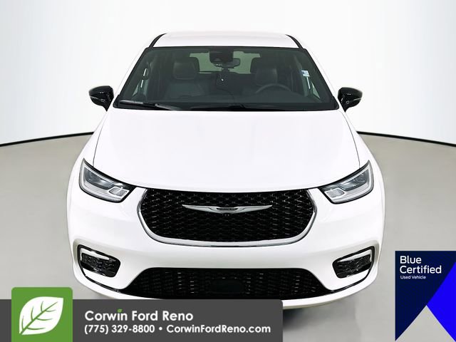 Used 2025 Chrysler Pacifica Select AWD/4WD image 2