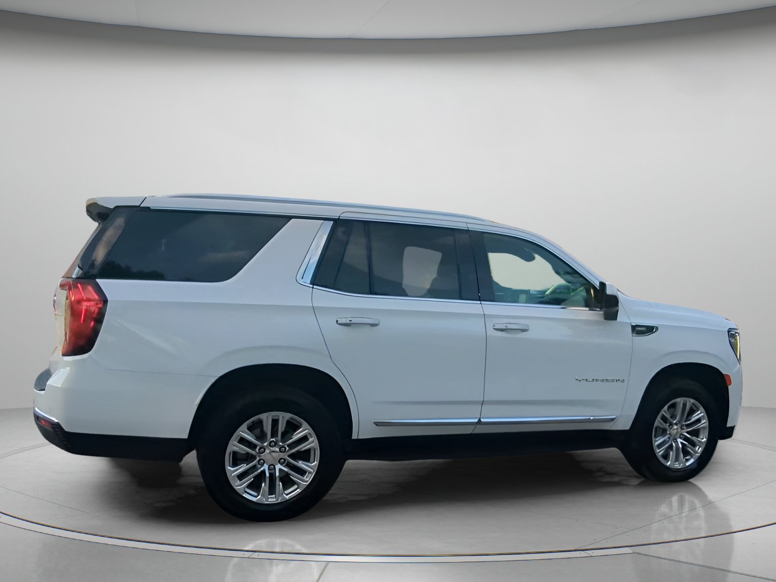 Used 2024 GMC Yukon SLT RWD image 30