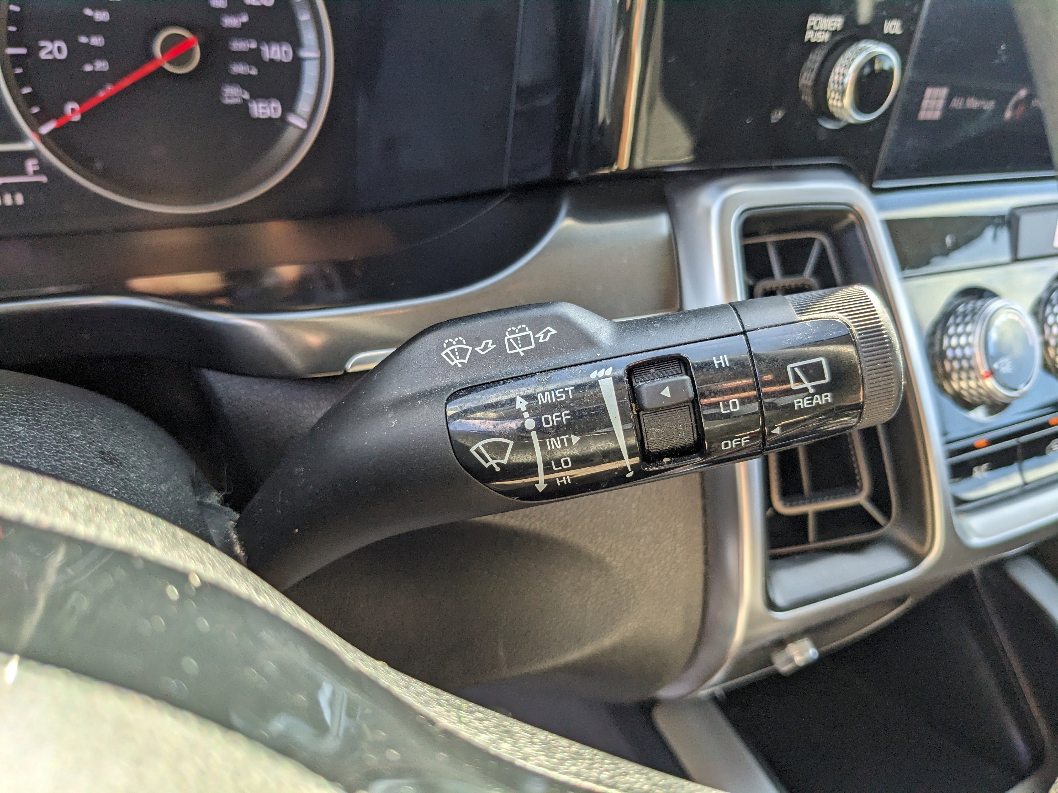 Used 2023 Kia Sorento LX image 30