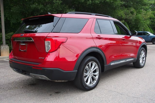 Certified 2024 Ford Explorer XLT w/ Equipment Group 202A AWD/4WD image 7