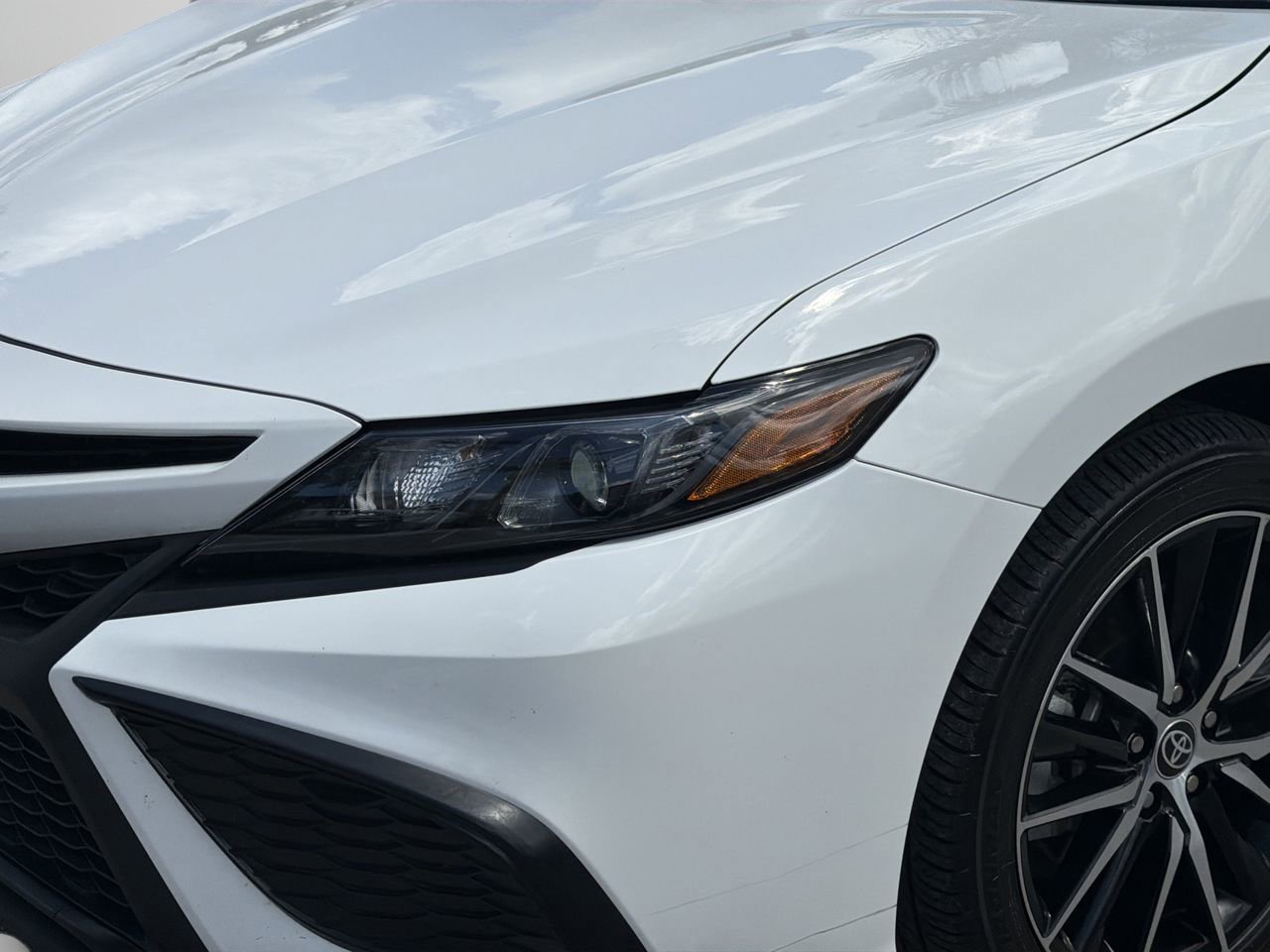 Used 2024 Toyota Camry SE w/ Convenience Package FWD image 6