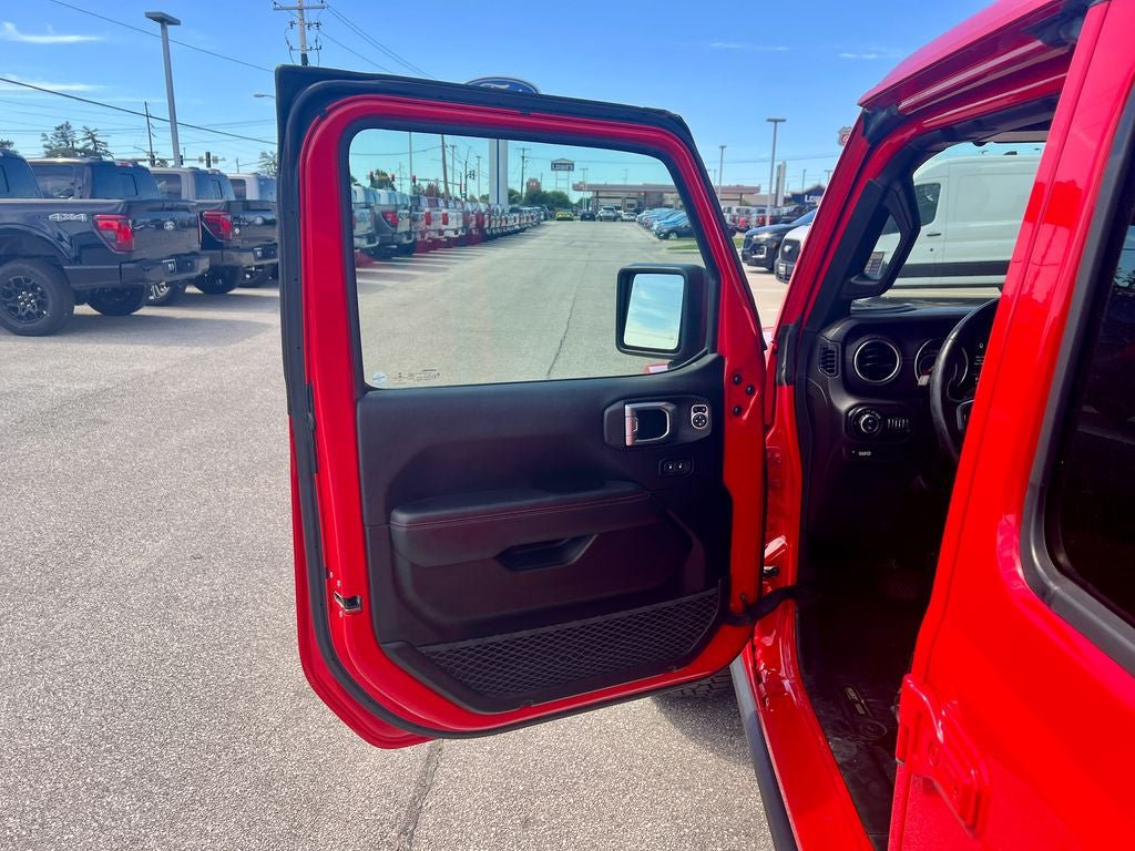 Used 2020 Jeep Gladiator Rubicon w/ Advanced Safety Group AWD/4WD image 11