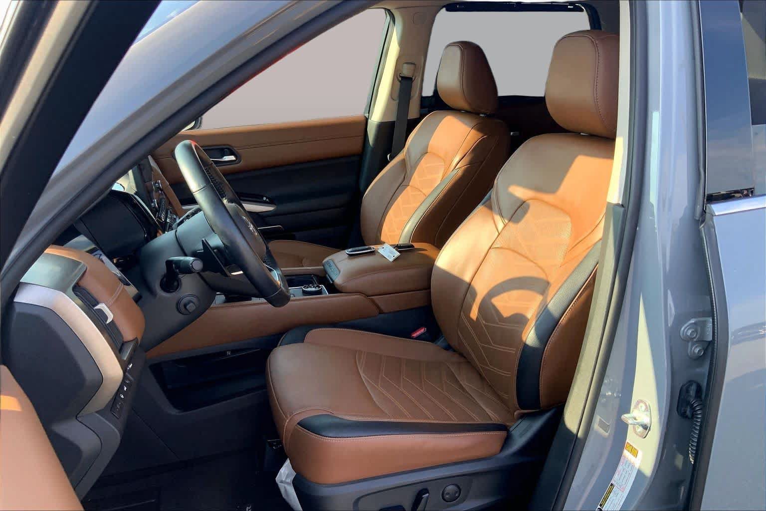 Used 2023 Nissan Pathfinder Platinum AWD/4WD image 8