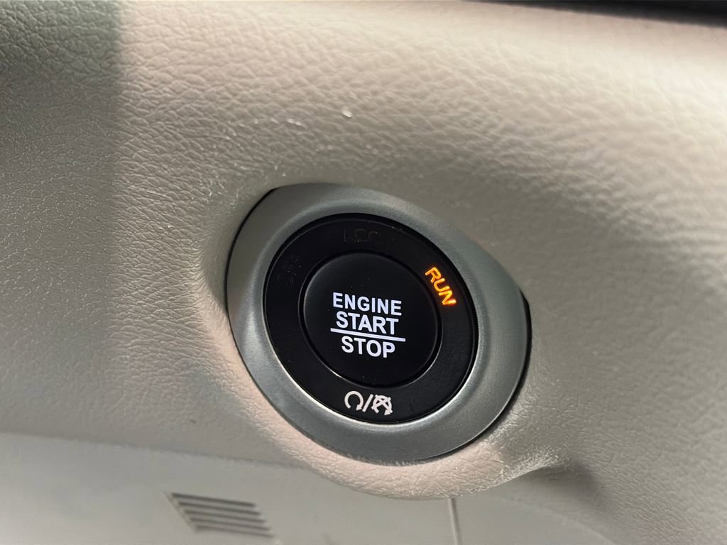 Used 2022 Chrysler Pacifica Touring-L FWD image 22