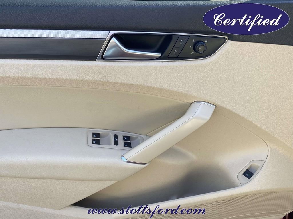 Used 2018 Volkswagen Passat 2.0T R-Line w/ R-Line Lighting Package FWD image 14