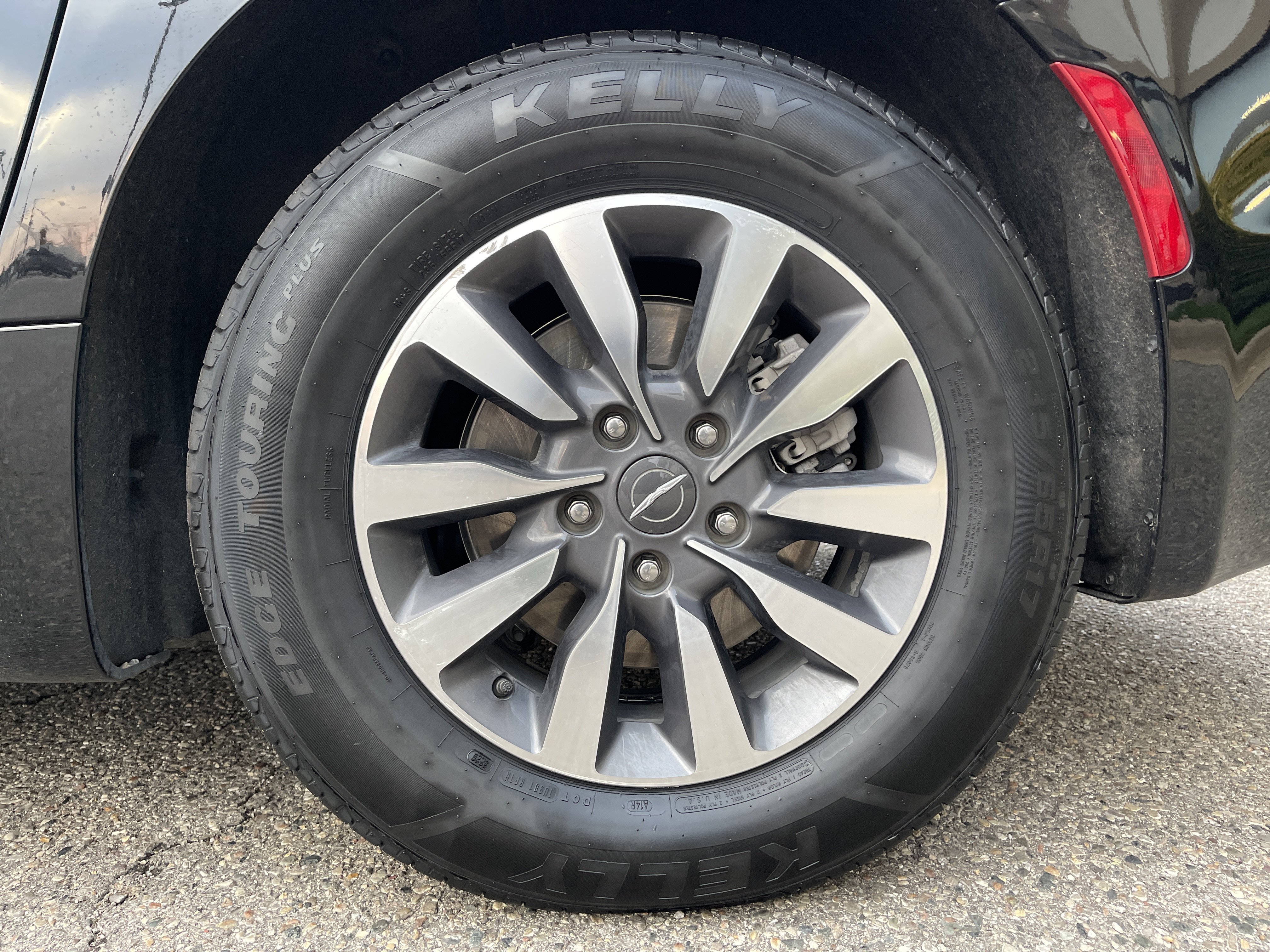 Used 2024 Chrysler Pacifica Limited FWD image 24