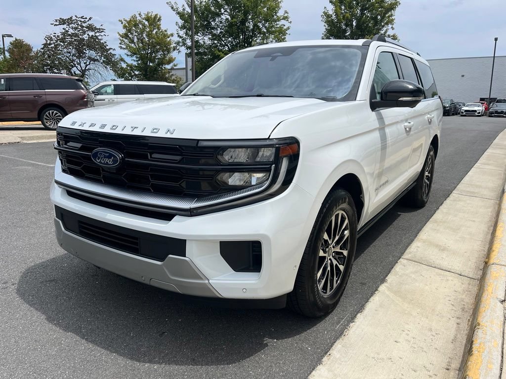 Certified 2025 Ford Expedition Platinum AWD/4WD image 3