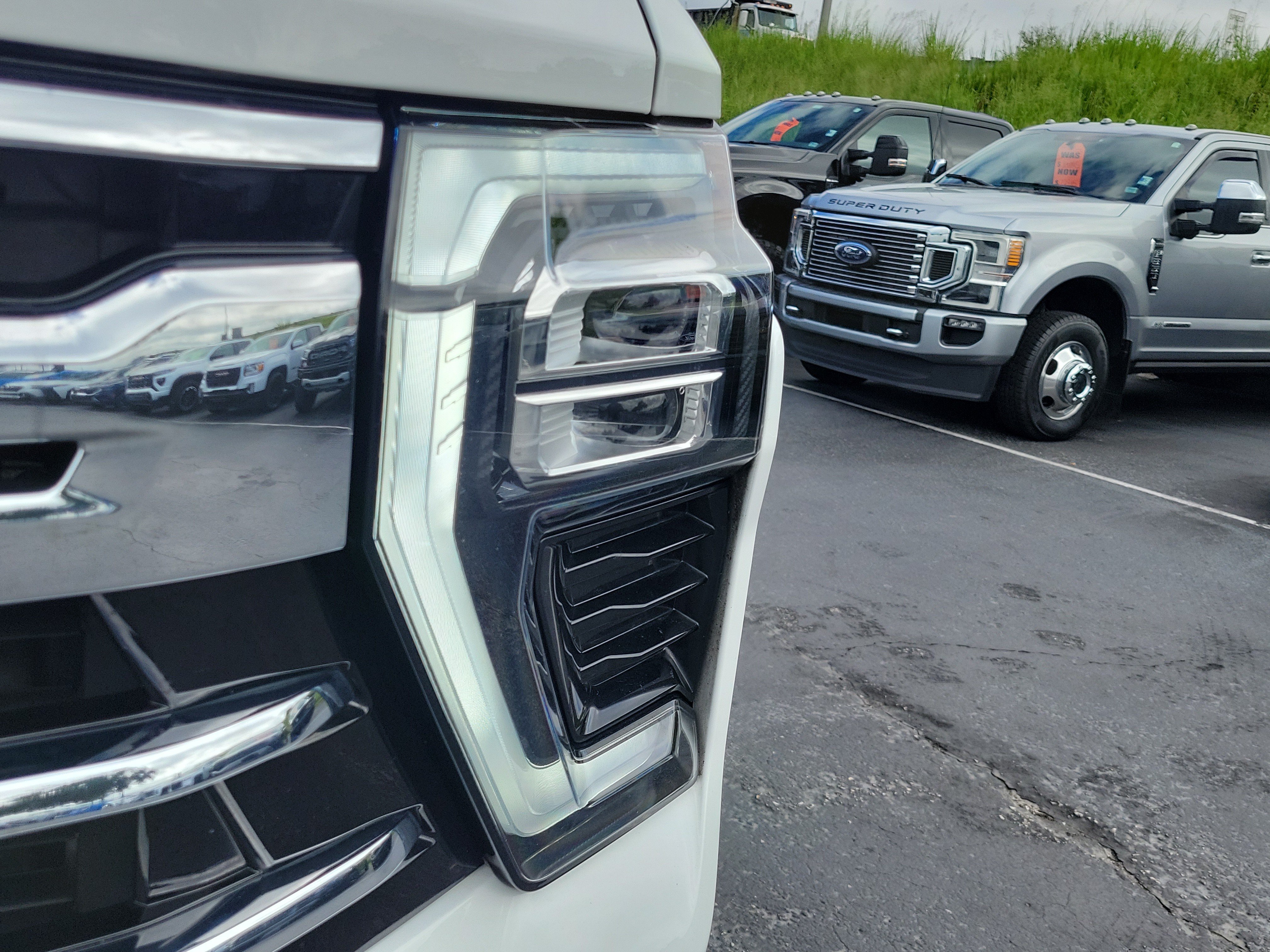 Used 2025 Chevrolet Silverado 2500 LTZ w/ LTZ Premium Package AWD/4WD image 3
