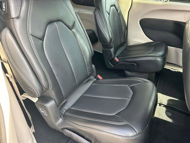 Used 2024 Chrysler Pacifica Touring-L image 20