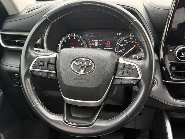 Used 2022 Toyota Highlander XLE AWD/4WD image 14
