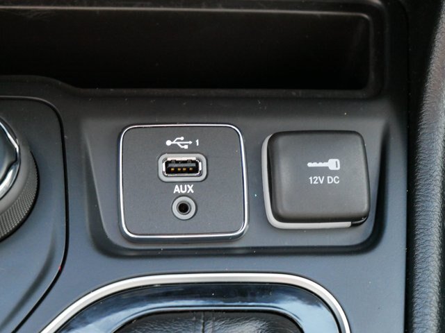 Used 2019 Jeep Cherokee Limited w/ Luxury Group AWD/4WD image 26