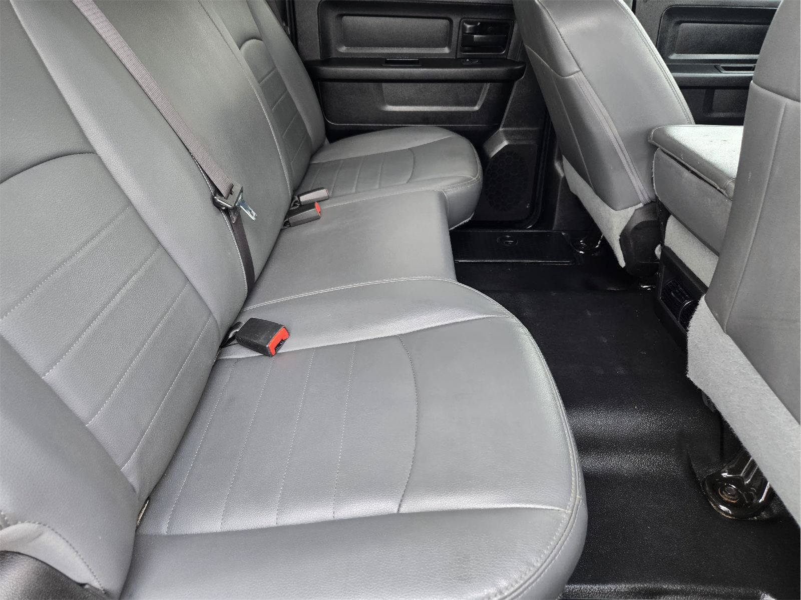 Used 2019 RAM 1500 Tradesman w/ Chrome Appearance Group RWD image 28