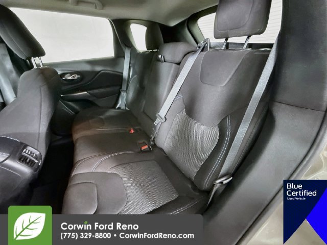 Used 2020 Jeep Cherokee Latitude FWD image 26