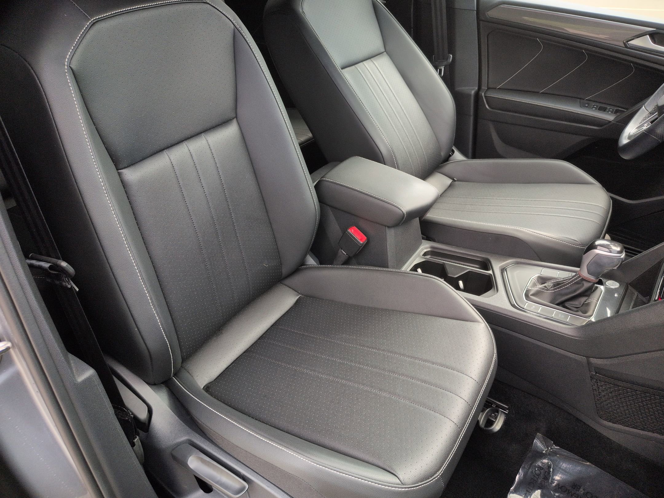 Used 2023 Volkswagen Tiguan SE R-Line FWD image 34