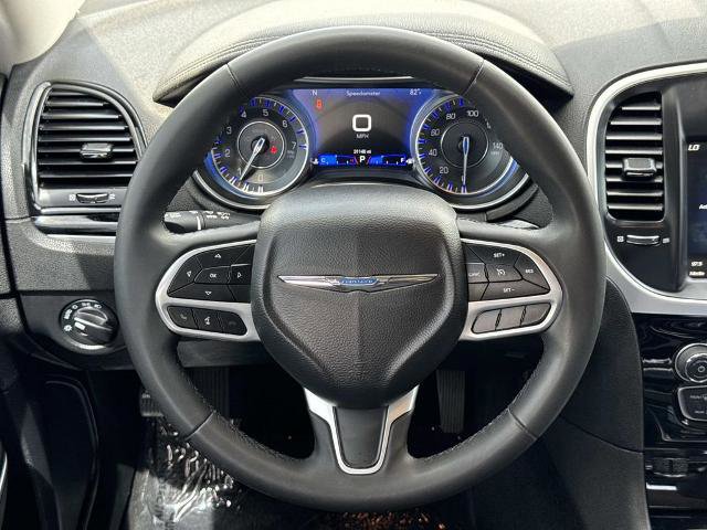 Used 2023 Chrysler 300 Touring image 9