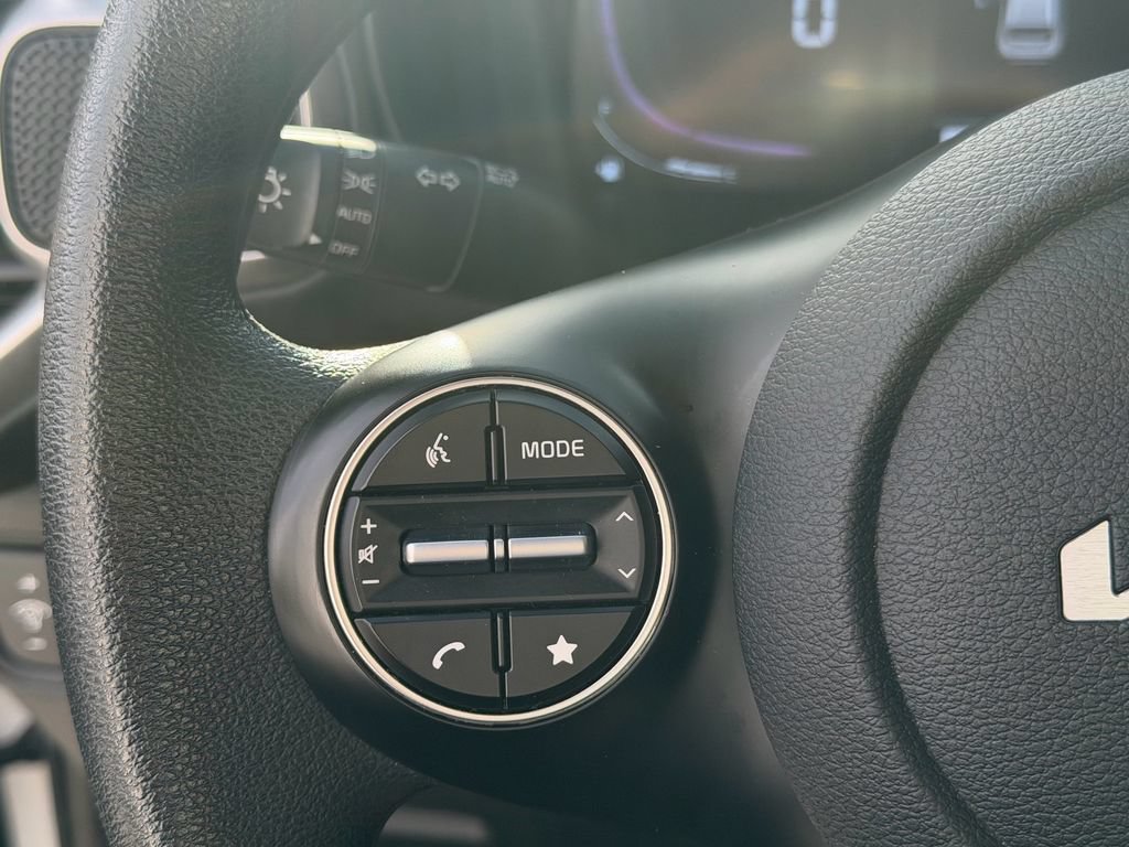 Used 2025 Kia Soul LX w/ LX Technology Package FWD image 26