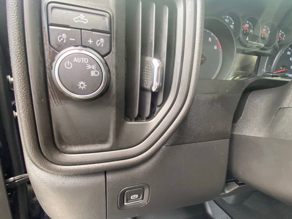 Used 2020 Chevrolet Silverado 1500 Custom w/ Custom Value Package image 12