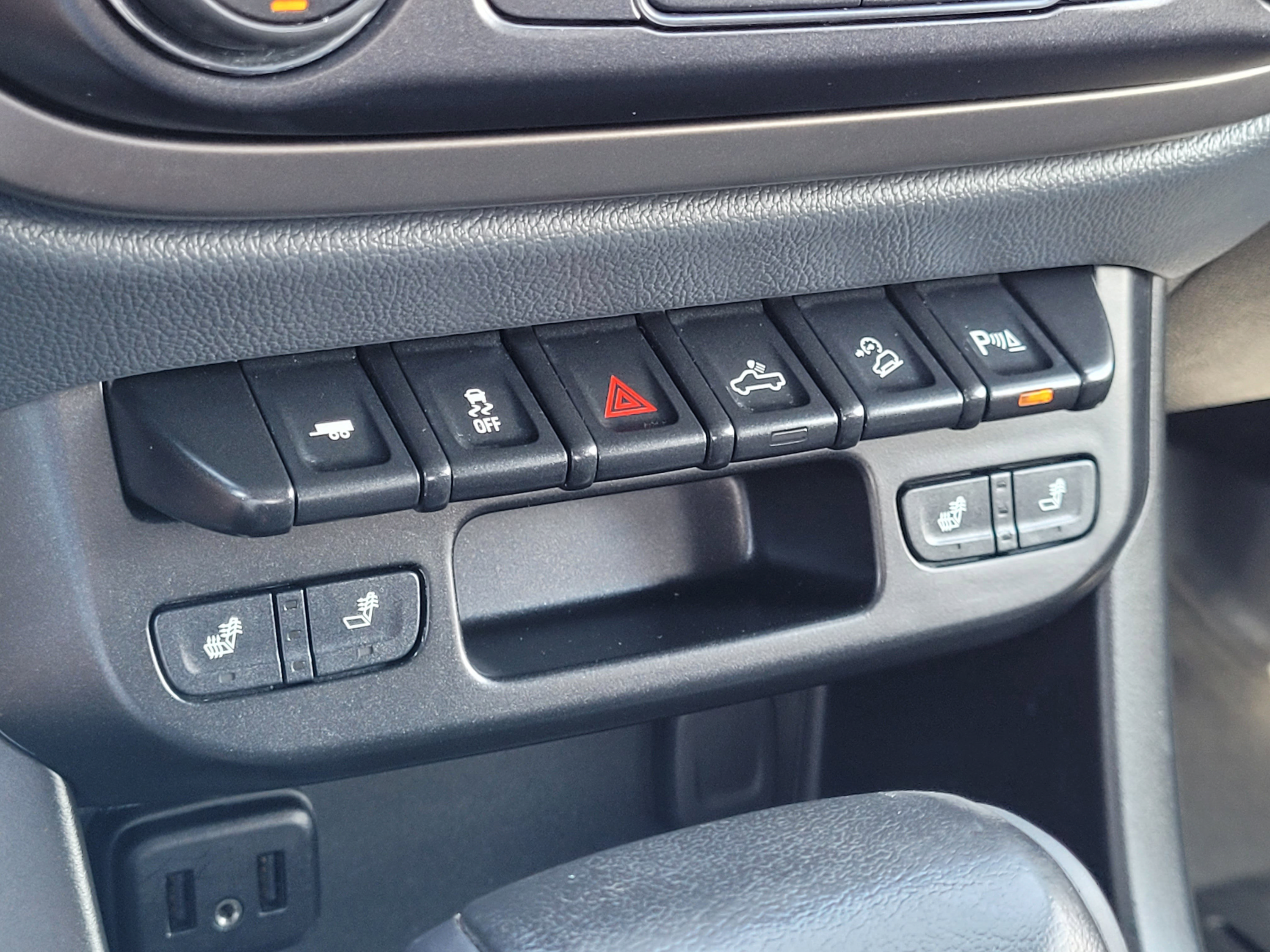 Used 2021 Chevrolet Colorado Z71 AWD/4WD image 24