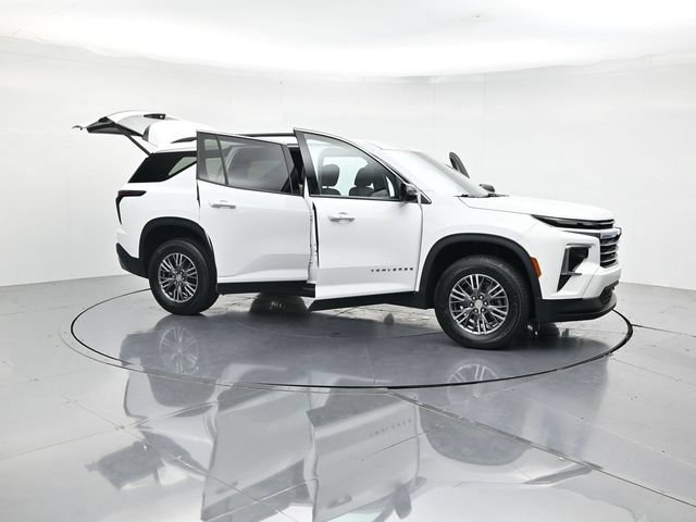 Used 2025 Chevrolet Traverse LT FWD image 57