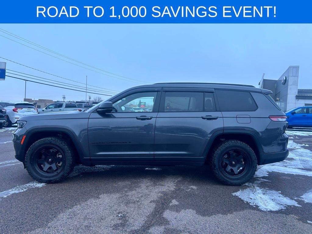 Used 2023 Jeep Grand Cherokee L Laredo image 3