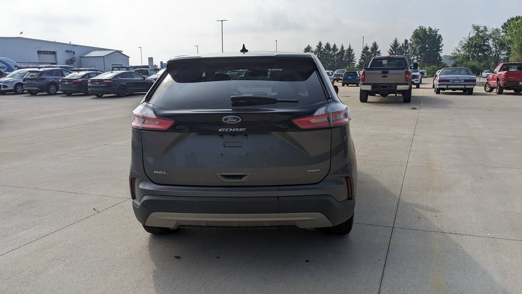 Certified 2024 Ford Edge SEL w/ Convenience Package AWD/4WD image 4