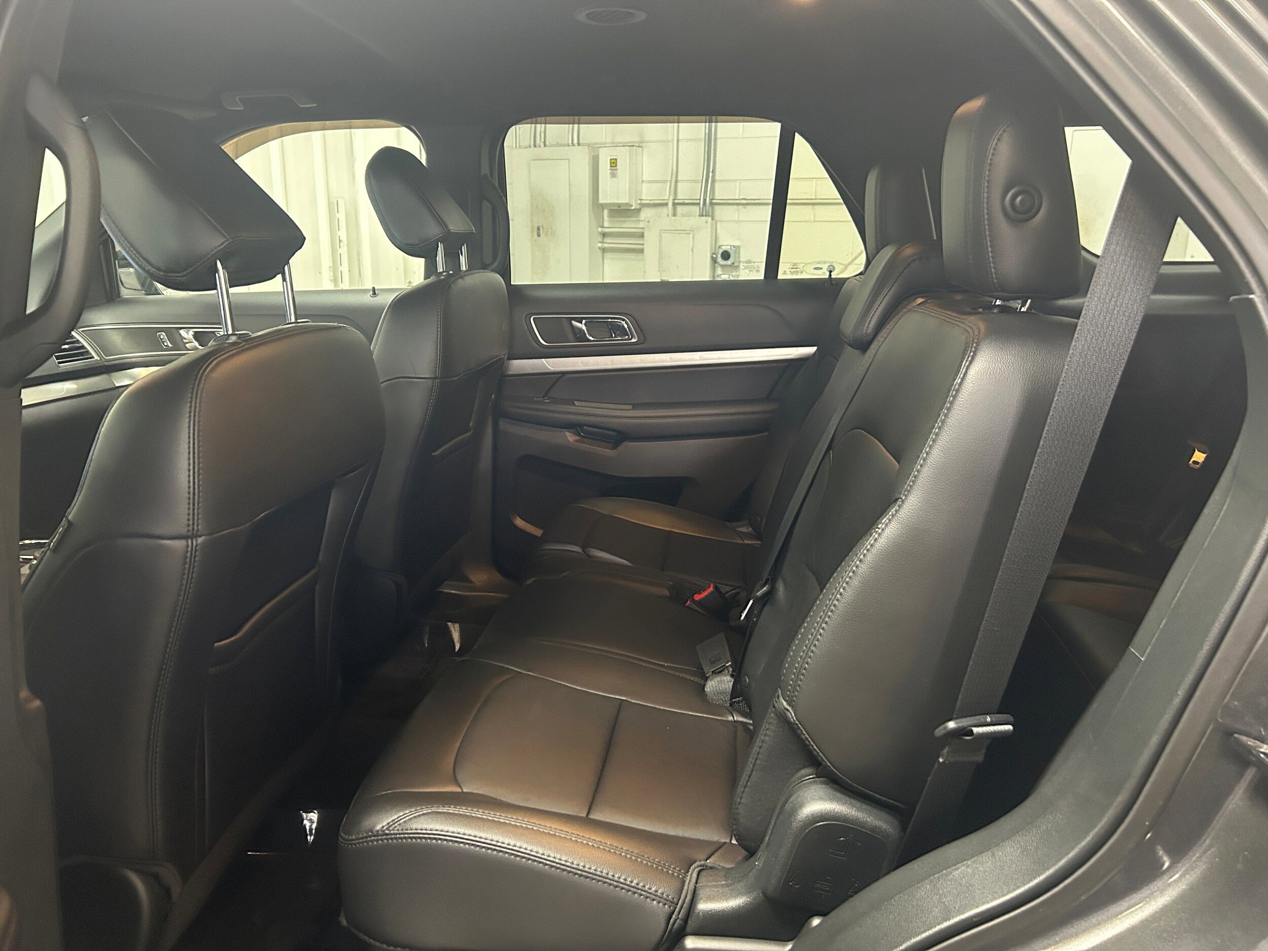 Certified 2018 Ford Explorer XLT w/ Equipment Group 202A AWD/4WD image 10